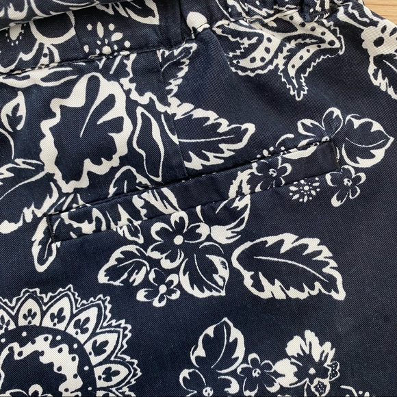 SOLD LOFT Black Floral Pleated Pull On Shorts - Picture 7 of 10